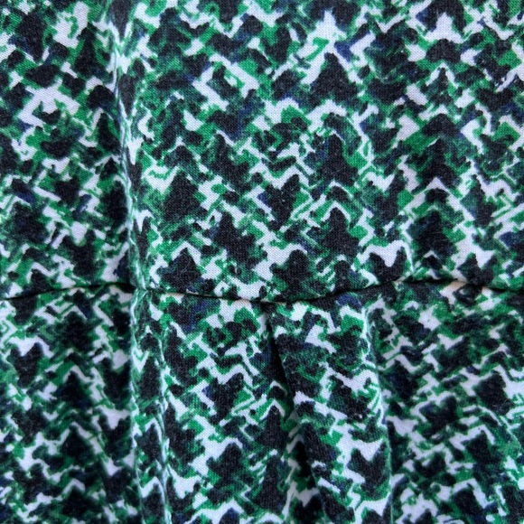 Roz & Ali green, black & white printed blouse - Picture 3 of 5